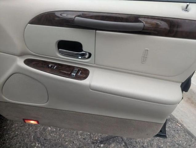 1999 Lincoln Town Car Executive
