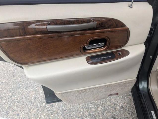 1999 Lincoln Town Car Executive