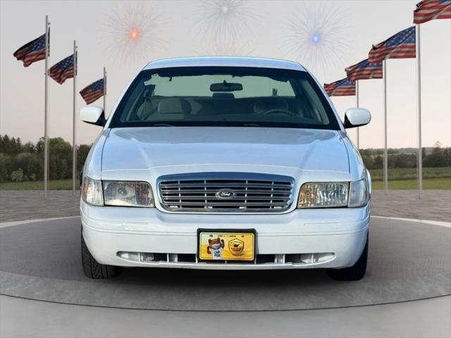 2001 Ford Crown Victoria Base