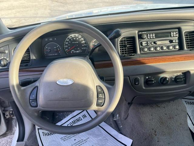 2001 Ford Crown Victoria Base