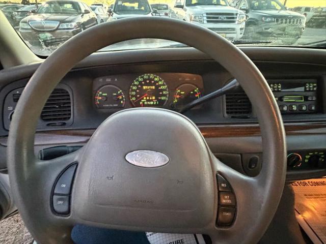 2001 Ford Crown Victoria Base