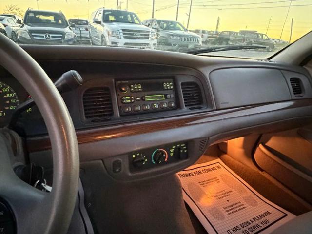 2001 Ford Crown Victoria Base
