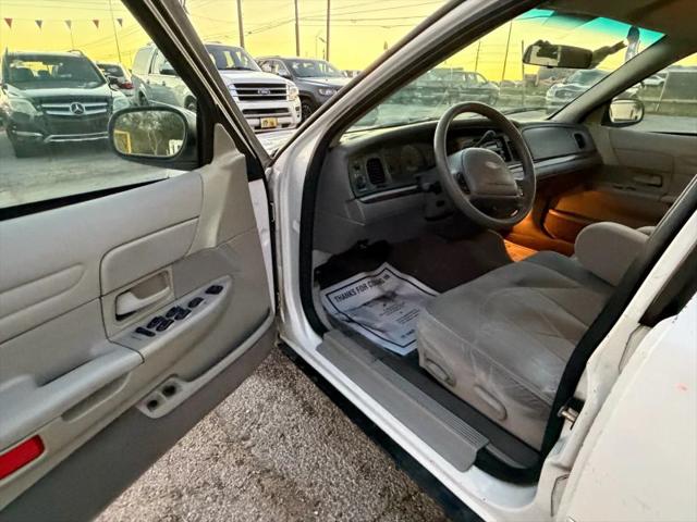 2001 Ford Crown Victoria Base