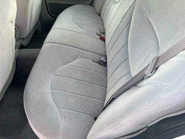 2001 Ford Crown Victoria Base