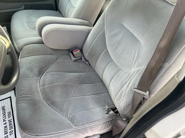 2001 Ford Crown Victoria Base