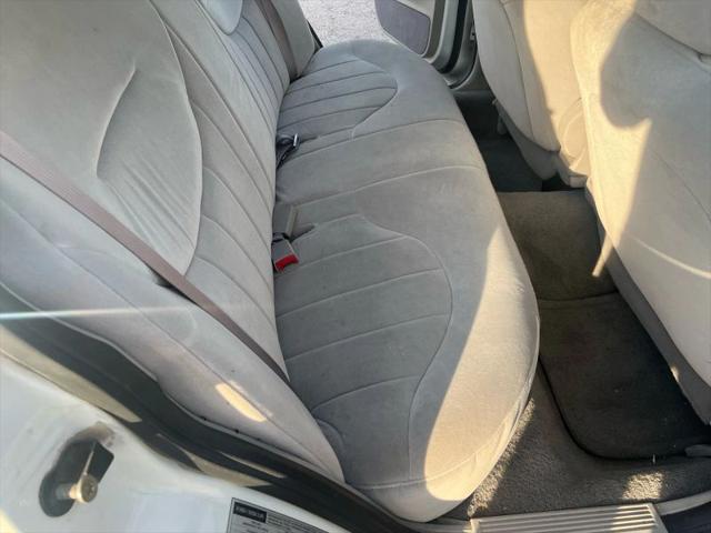 2001 Ford Crown Victoria Base