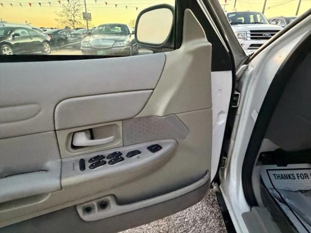 2001 Ford Crown Victoria Base