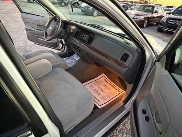 2001 Ford Crown Victoria Base