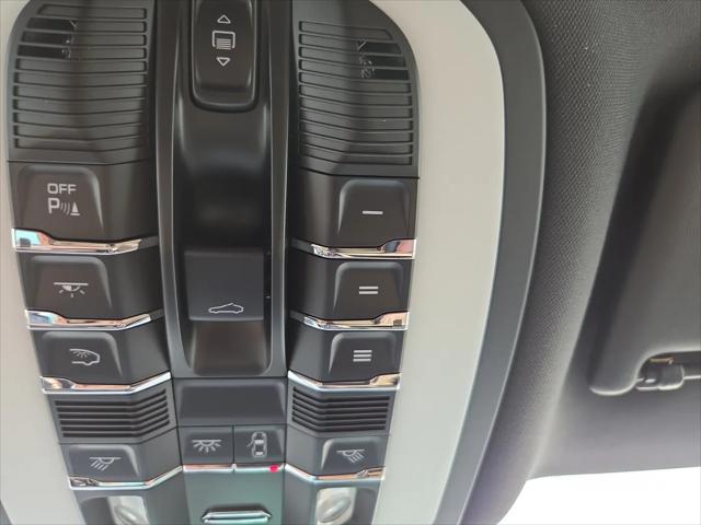 2025 Porsche Macan Macan