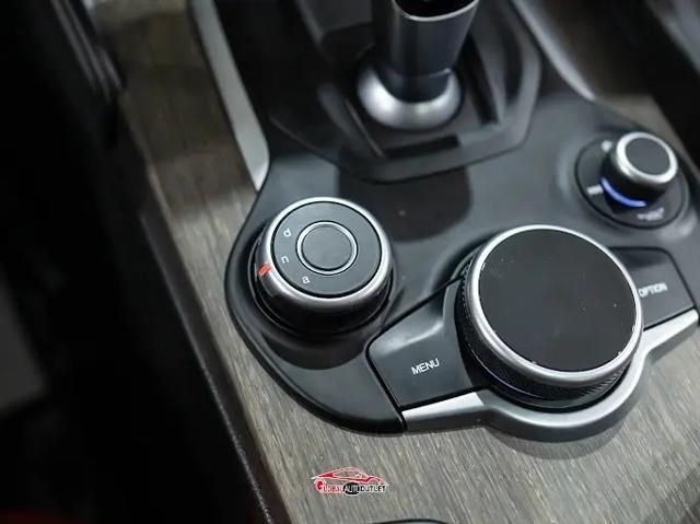 2019 Alfa Romeo Giulia Ti Lusso RWD