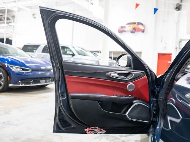 2019 Alfa Romeo Giulia Ti Lusso RWD