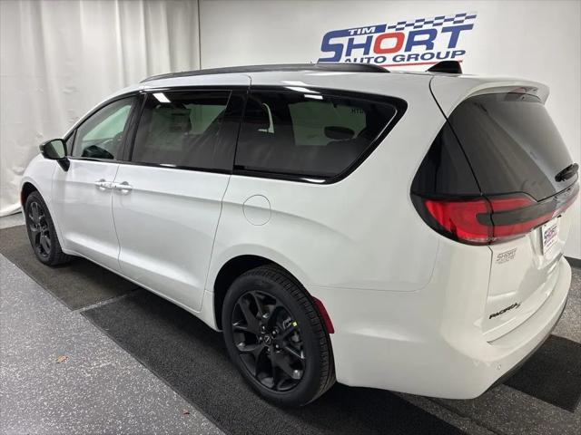 2026 Chrysler Pacifica Limited AWD
