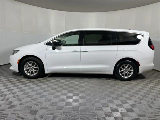 2024 Chrysler Voyager LX