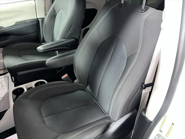 2024 Chrysler Voyager LX