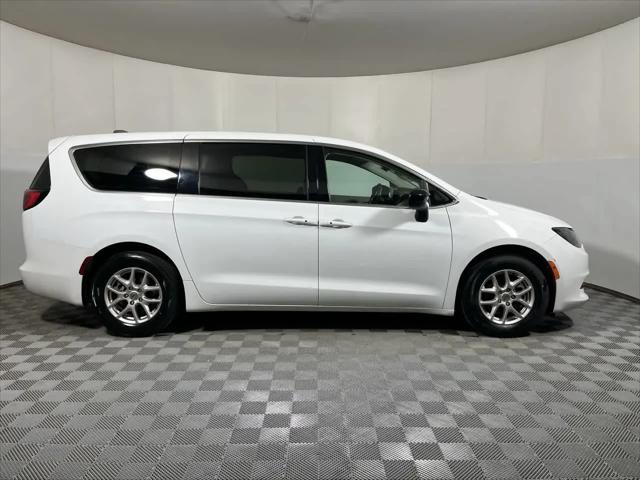 2024 Chrysler Voyager LX