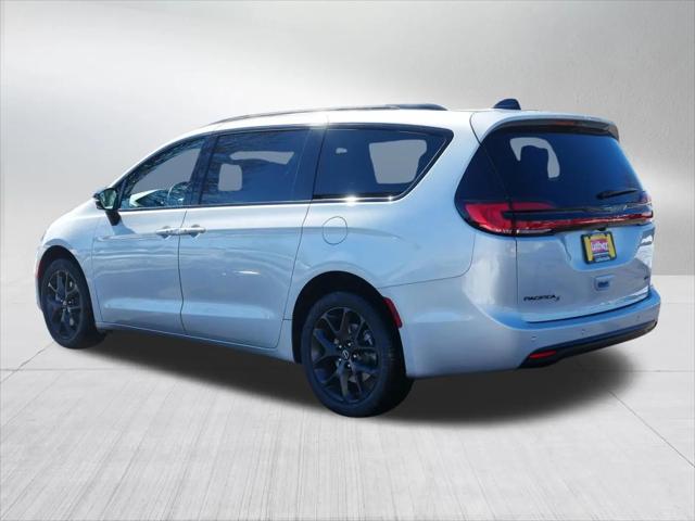2026 Chrysler Pacifica Select AWD