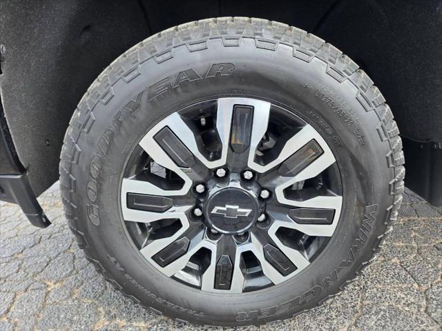 2023 Chevrolet Silverado 2500HD 4WD Crew Cab Standard Bed Custom