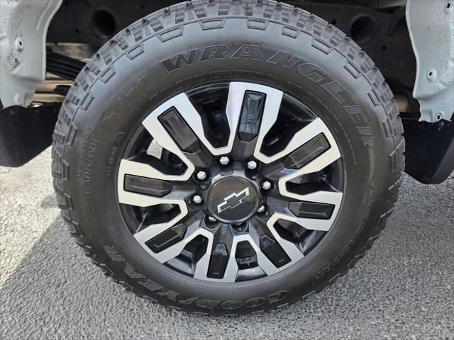 2023 Chevrolet Silverado 2500HD 4WD Crew Cab Standard Bed Custom