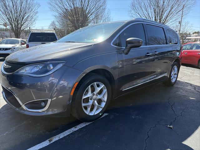 2017 Chrysler Pacifica Touring-L Plus