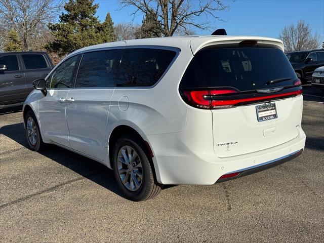 2026 Chrysler Pacifica Select AWD