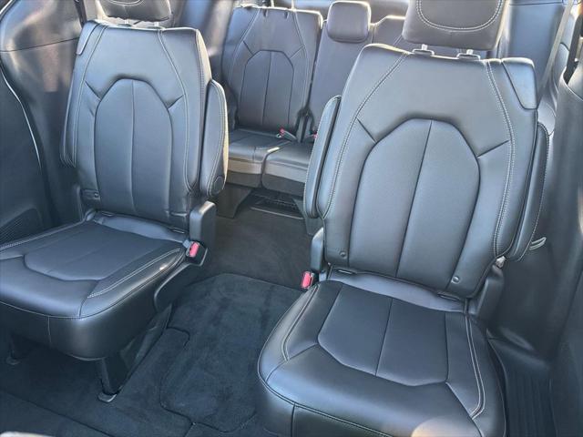 2026 Chrysler Pacifica Select AWD