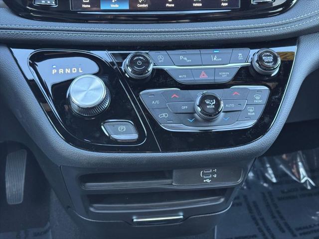 2026 Chrysler Pacifica Select AWD