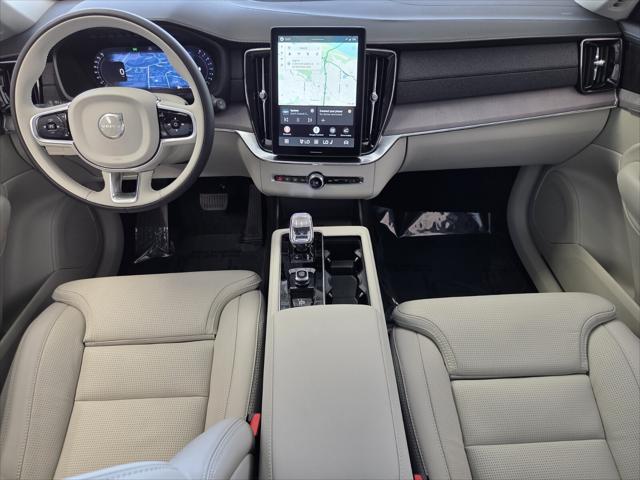 2026 Volvo XC90 Ultra, B6 AWD Gas (mild hybrid), Gasoline, Bright, 7 Seats