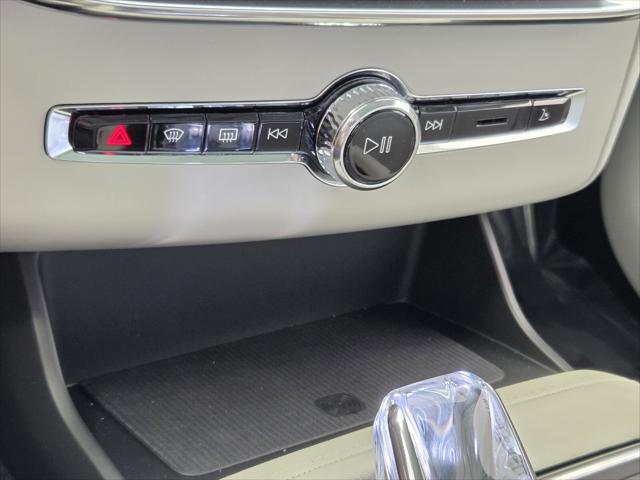 2026 Volvo XC90 Ultra, B6 AWD Gas (mild hybrid), Gasoline, Bright, 7 Seats