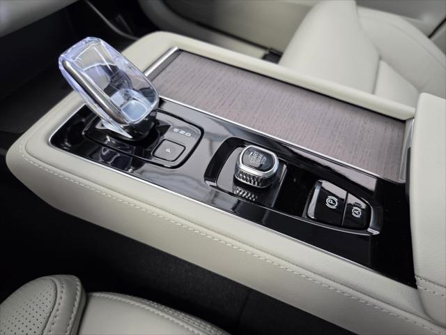 2026 Volvo XC90 Ultra, B6 AWD Gas (mild hybrid), Gasoline, Bright, 7 Seats