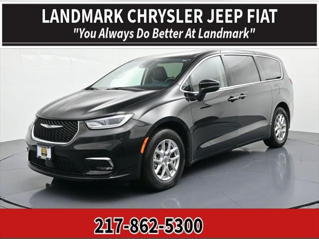 2023 Chrysler Pacifica Touring L for sale in Springfield, IL