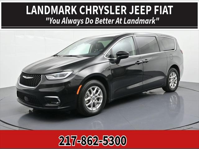 2023 Chrysler Pacifica Touring L for sale in Springfield, IL