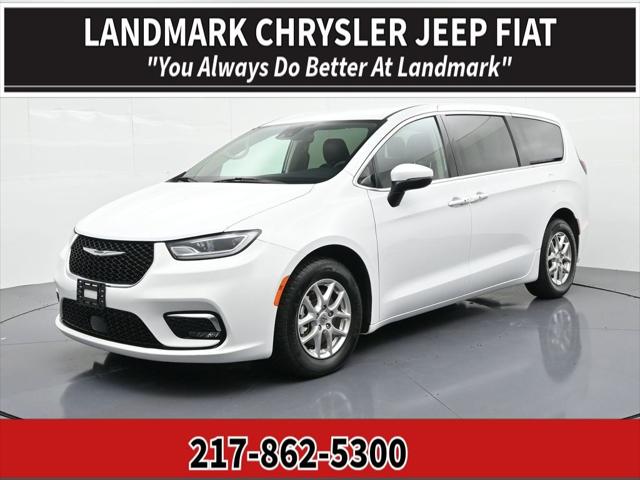 2023 Chrysler Pacifica Touring L for sale in Springfield, IL