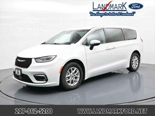 2023 Chrysler Pacifica Touring L for sale in Springfield, IL