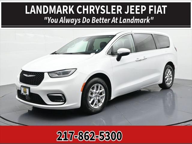 2023 Chrysler Pacifica Touring L for sale in Springfield, IL