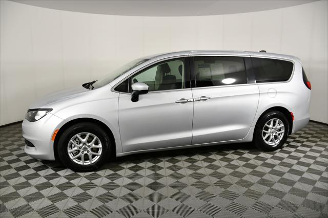 2022 Chrysler Voyager LX