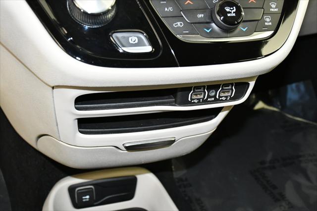 2022 Chrysler Voyager LX