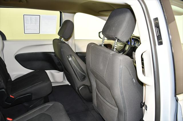 2022 Chrysler Voyager LX