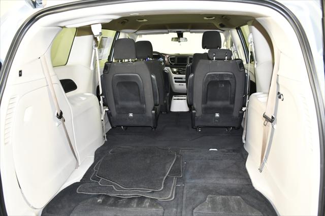 2022 Chrysler Voyager LX