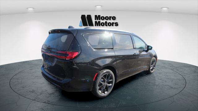 2026 Chrysler Pacifica Select AWD