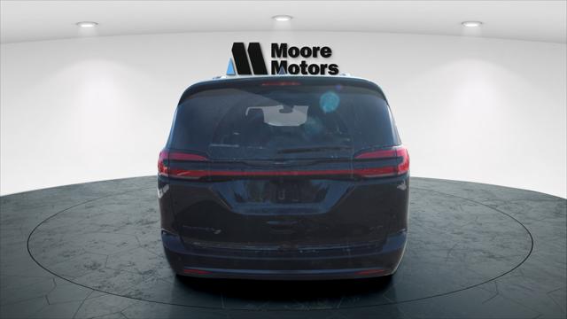 2026 Chrysler Pacifica Select AWD