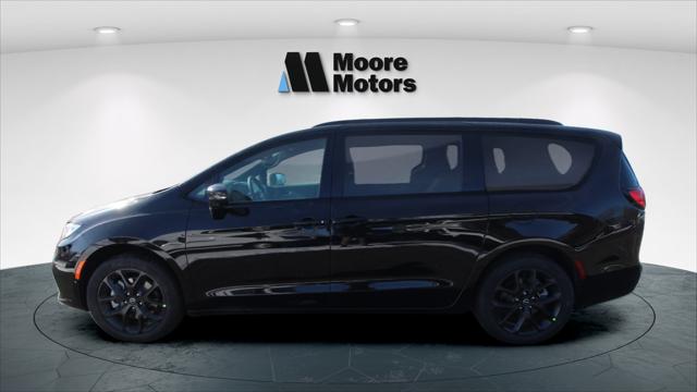 2026 Chrysler Pacifica Select AWD