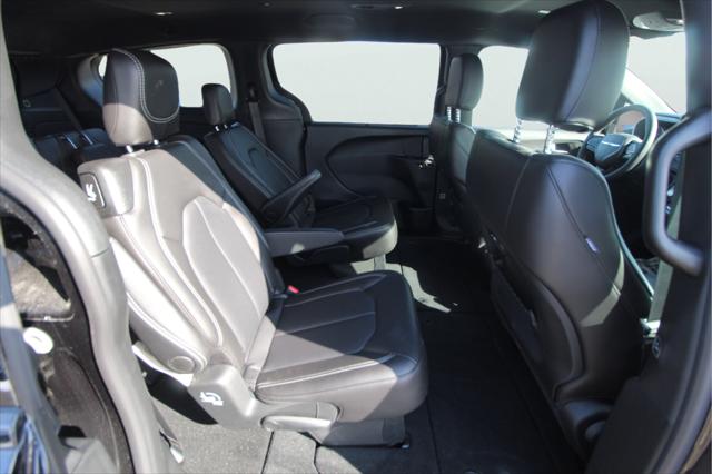2026 Chrysler Pacifica Select AWD