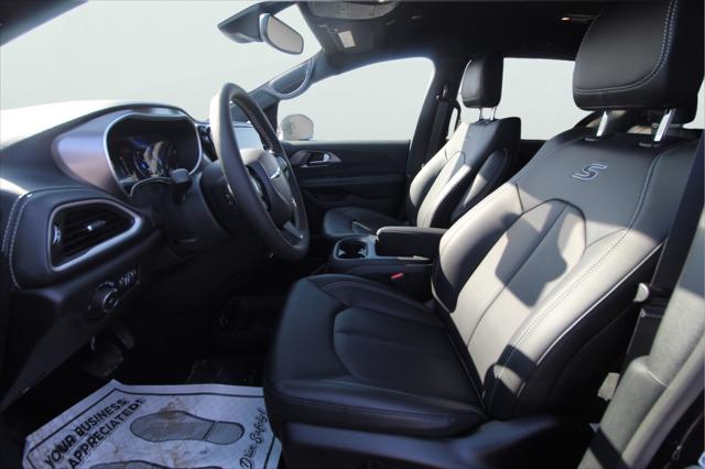 2026 Chrysler Pacifica Select AWD