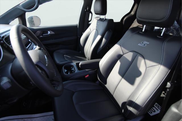 2026 Chrysler Pacifica Select AWD