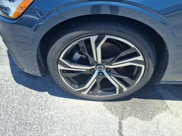 2024 Volvo S60 B5 Plus Dark Theme