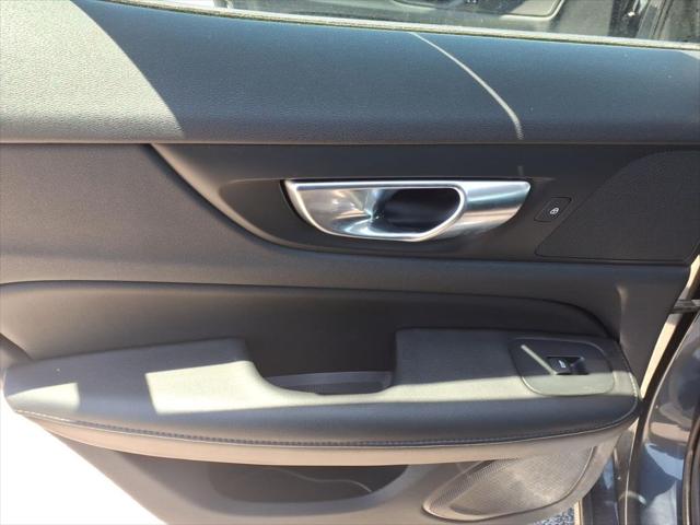 2024 Volvo S60 B5 Plus Dark Theme