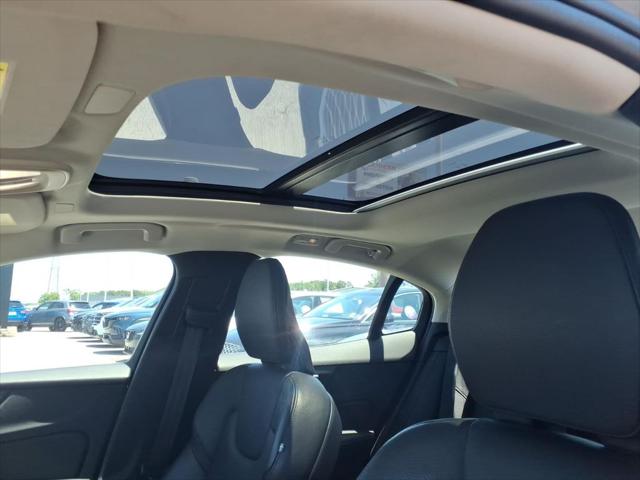2024 Volvo S60 B5 Plus Dark Theme