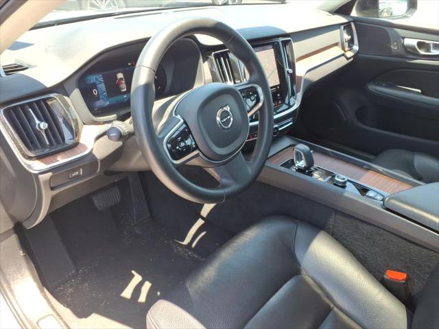 2024 Volvo S60 B5 Plus Dark Theme