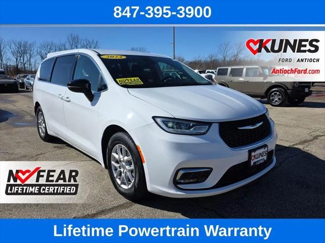 2024 Chrysler Pacifica Touring L for sale in Antioch, IL