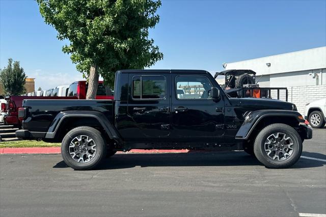 2026 Jeep Gladiator GLADIATOR SAHARA 4X4